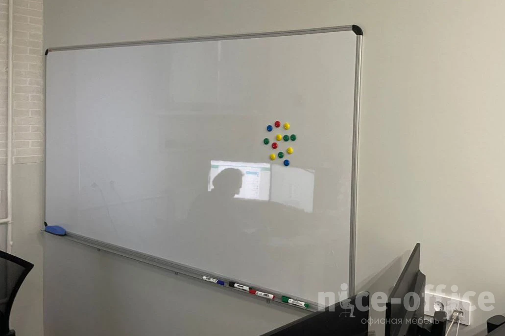 Доска магнитно маркерная BRAUBERG Premium 120х240 улучшенная алюминиевая рамка фото в интерьере 1