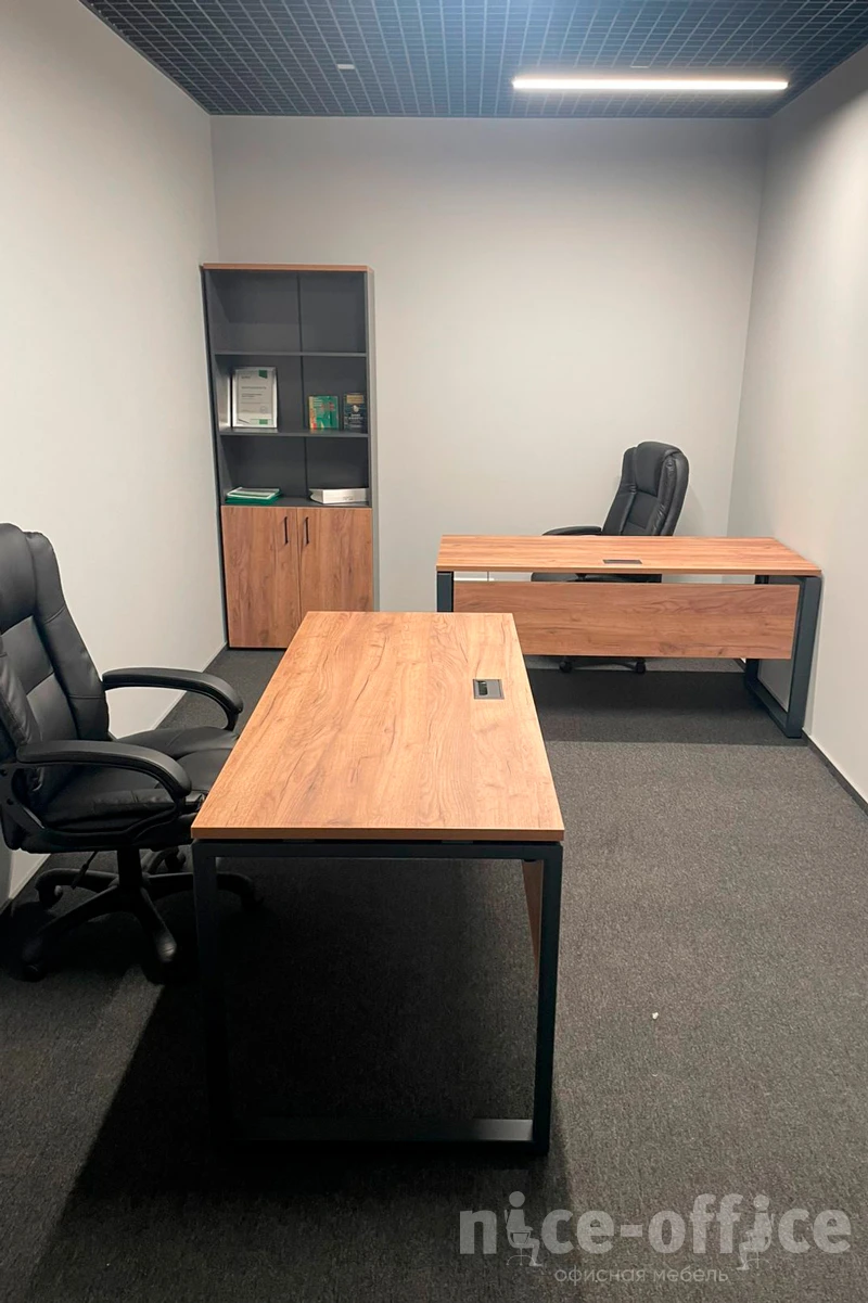 Стол письменный на П-образном каркасе 40 мм 1380x700x750 Style Project фото в интерьере 1