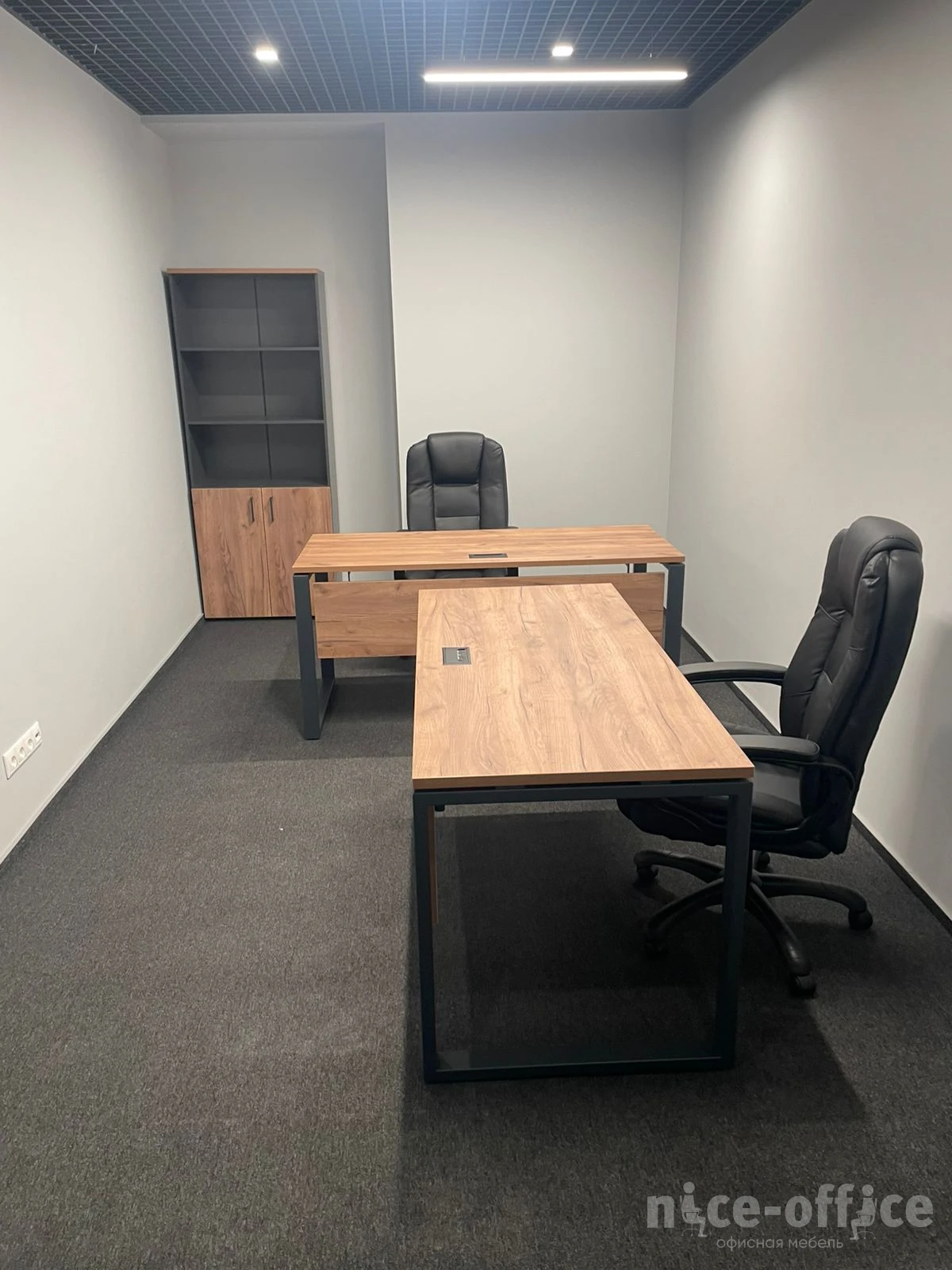 Стол письменный на П-образном каркасе 40 мм 1380x700x750 Style Project фото в интерьере 2